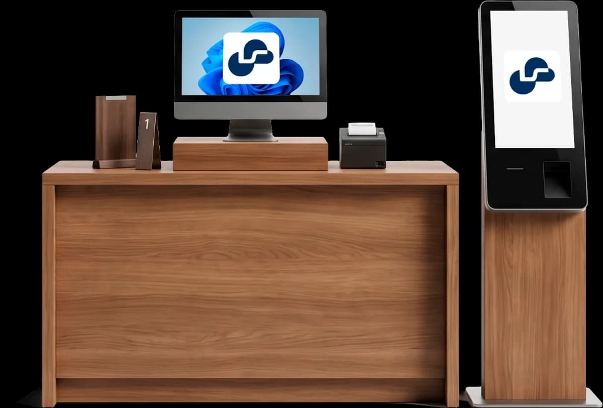 Balcão de atendimento com monitor e totem de autoatendimento